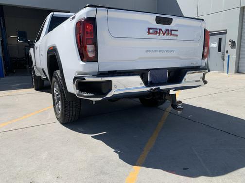 White 2025 GMC Sierra 2500 SLE