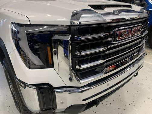White 2025 GMC Sierra 2500 SLE