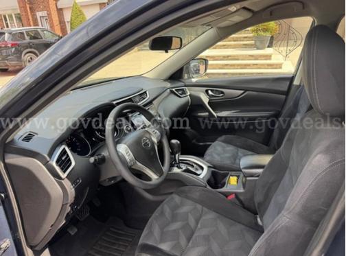Blue 2015 Nissan Rogue SV