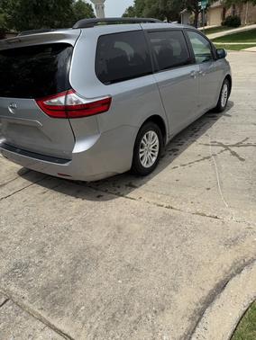 2017 Toyota Sienna XLE Premium