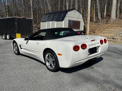 2003 Chevrolet Corvette Base