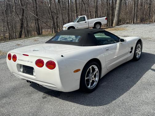 2003 Chevrolet Corvette Base