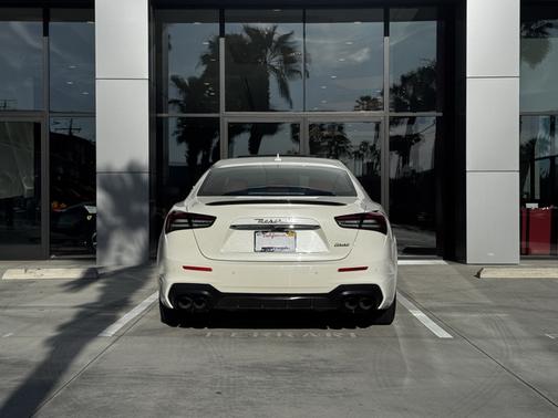 2021 Maserati Ghibli Trofeo