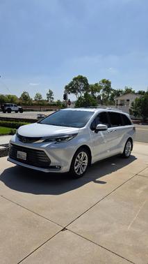 White 2024 Toyota Sienna Platinum