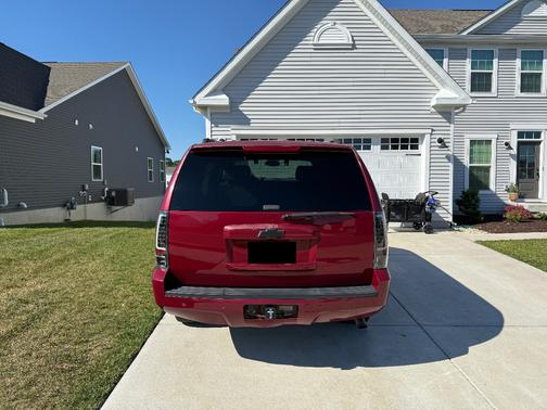 Red 2007 Chevrolet Suburban 2500 LT