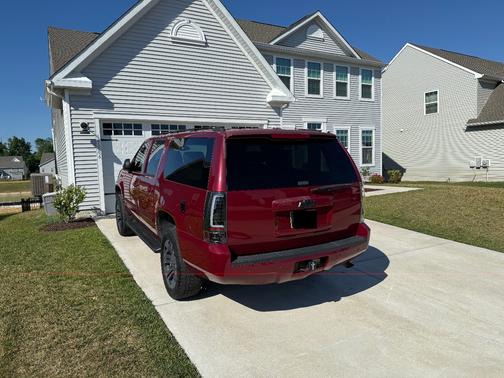 Red 2007 Chevrolet Suburban 2500 LT