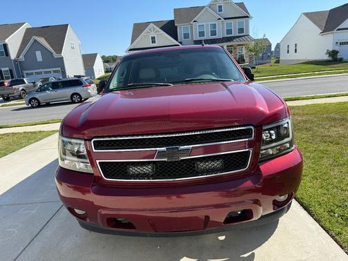 Red 2007 Chevrolet Suburban 2500 LT