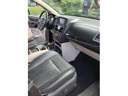2012 Chrysler Town & Country Touring