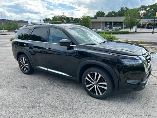 Black 2023 Nissan Pathfinder Platinum