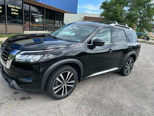 Black 2023 Nissan Pathfinder Platinum