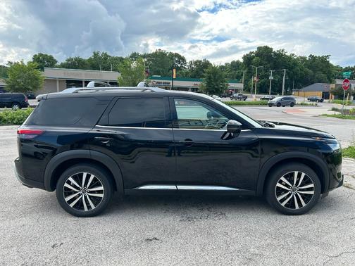 Black 2023 Nissan Pathfinder Platinum