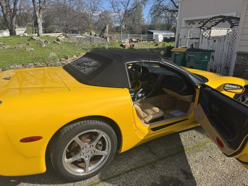 2002 Chevrolet Corvette Base