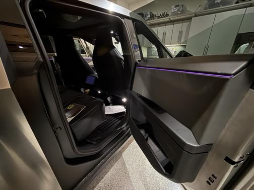 2024 Tesla Cybertruck Cyberbeast