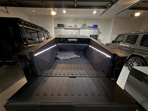 2024 Tesla Cybertruck Cyberbeast