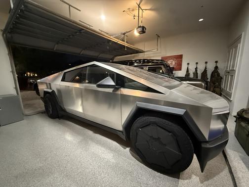 2024 Tesla Cybertruck Cyberbeast