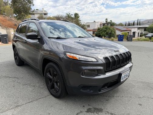 Gray 2016 Jeep Cherokee Altitude
