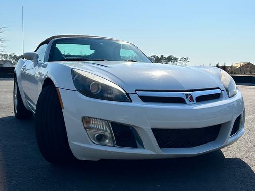 White 2008 Saturn Sky Red Line