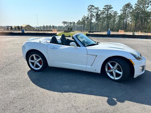 White 2008 Saturn Sky Red Line