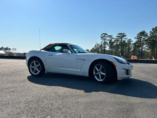 White 2008 Saturn Sky Red Line