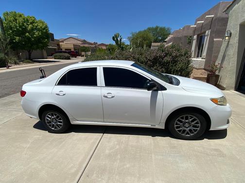 White 2010 Toyota Corolla Base