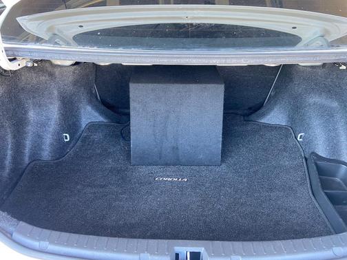 White 2010 Toyota Corolla Base