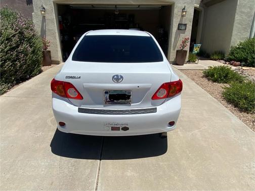 White 2010 Toyota Corolla Base