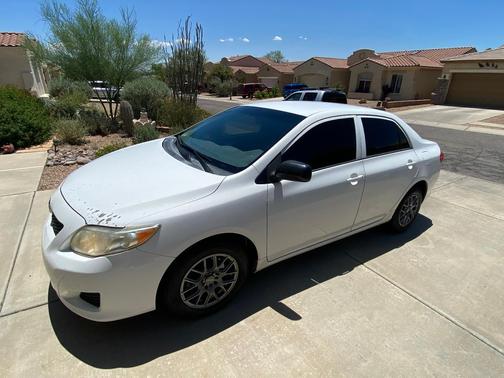 White 2010 Toyota Corolla Base