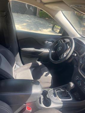 Silver 2017 Jeep Cherokee Sport