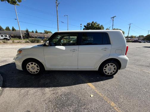 White 2015 Scion xB Base