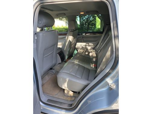 Gray 2004 Volkswagen Touareg V8