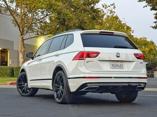 2021 Volkswagen Tiguan 2.0T SE R-Line Black