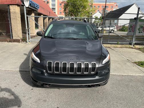 Gray 2014 Jeep Cherokee Trailhawk