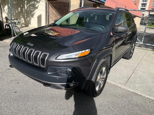 Gray 2014 Jeep Cherokee Trailhawk