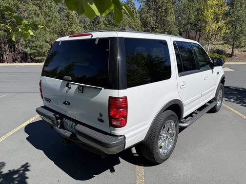 White 2000 Ford Expedition XLT 4WD
