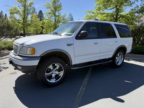 White 2000 Ford Expedition XLT 4WD