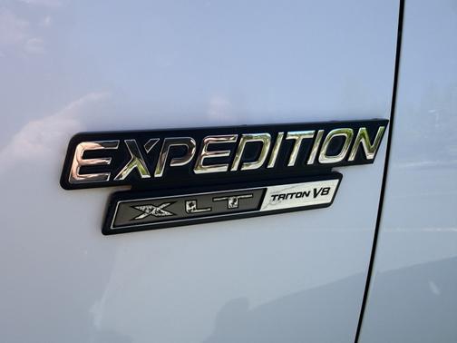 White 2000 Ford Expedition XLT 4WD