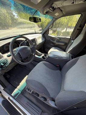 White 2000 Ford Expedition XLT 4WD