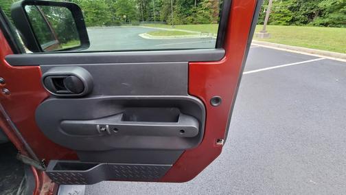 Photo 4 of 25 of 2008 Jeep Wrangler Unlimited Sahara