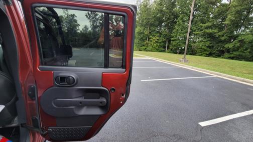 Photo 5 of 25 of 2008 Jeep Wrangler Unlimited Sahara