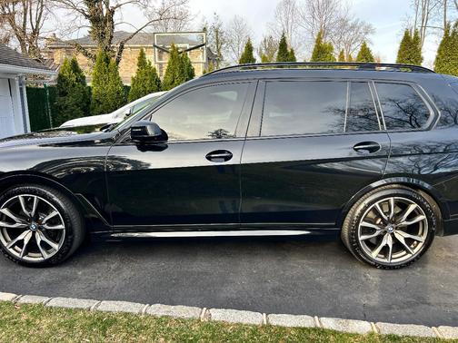 Black 2021 BMW X7 M50i