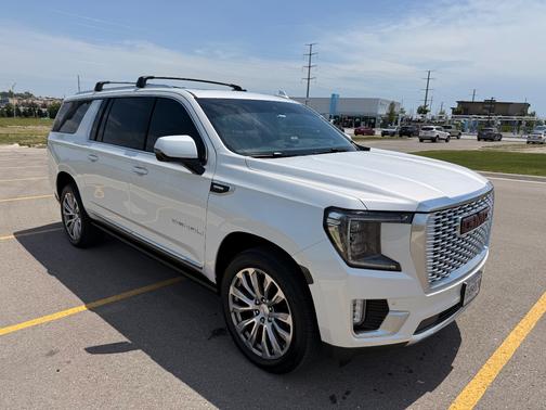 White 2021 GMC Yukon XL Denali