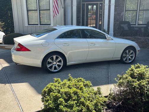 White 2008 Mercedes-Benz CLS-Class CLS 550