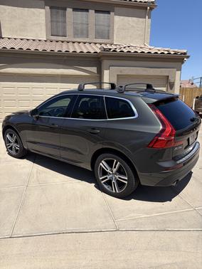 Gray 2018 Volvo XC60 T5 Momentum