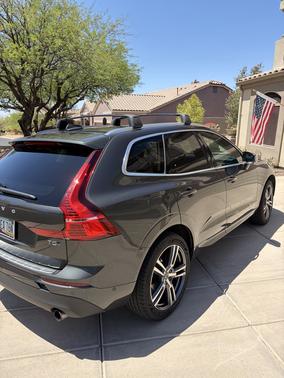 Gray 2018 Volvo XC60 T5 Momentum