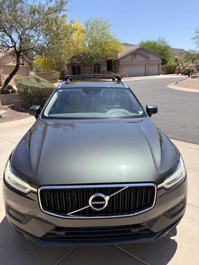 Gray 2018 Volvo XC60 T5 Momentum