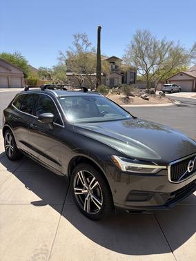Gray 2018 Volvo XC60 T5 Momentum