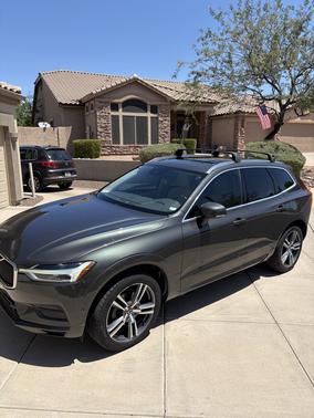 Gray 2018 Volvo XC60 T5 Momentum