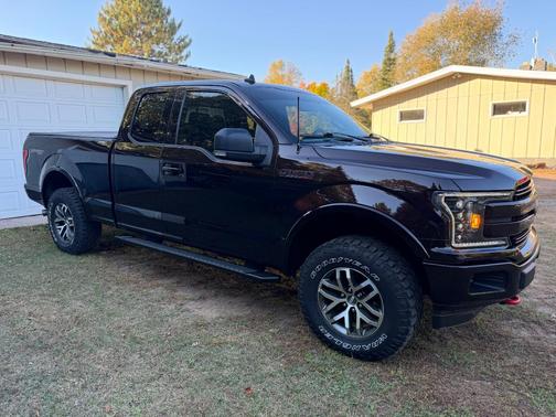 Black 2019 Ford F-150 XLT