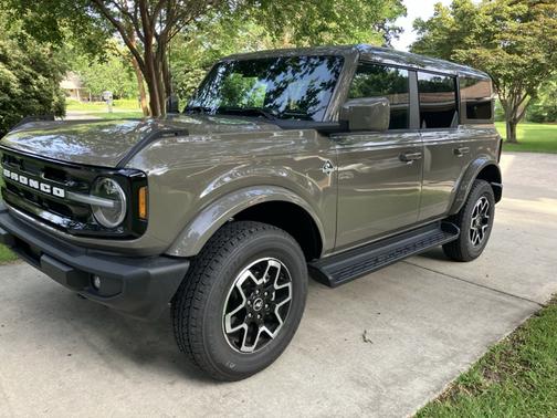 Gray 2025 Ford Bronco Outer Banks