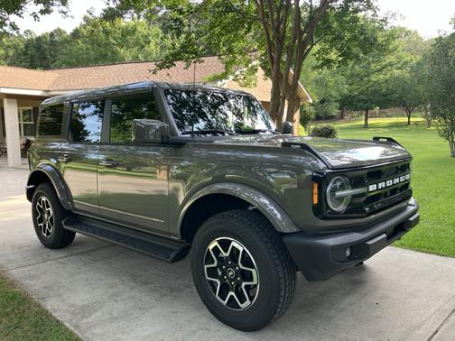 Gray 2025 Ford Bronco Outer Banks